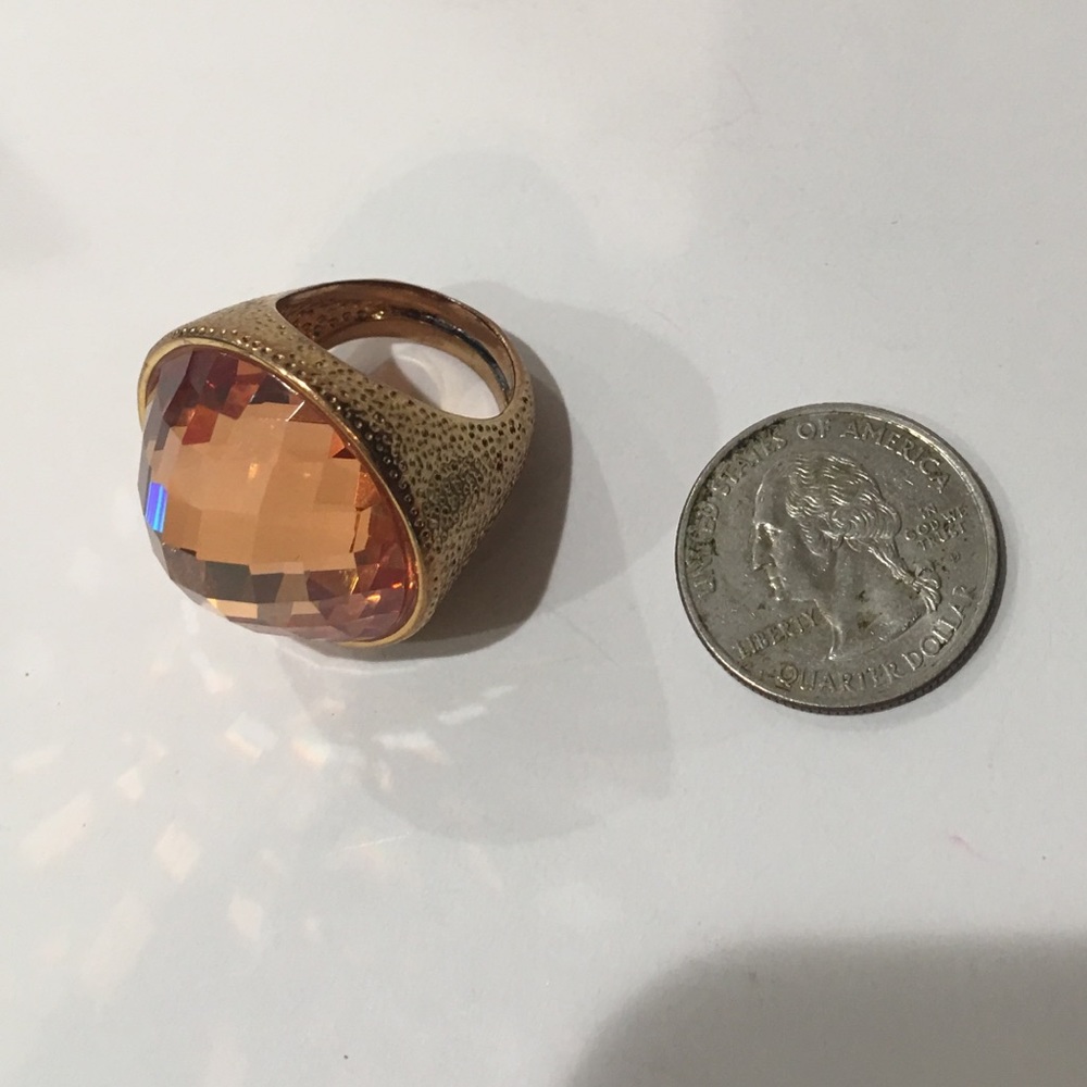 GOLD-TONE HIGH FASHION RING - Picture 2 of 4